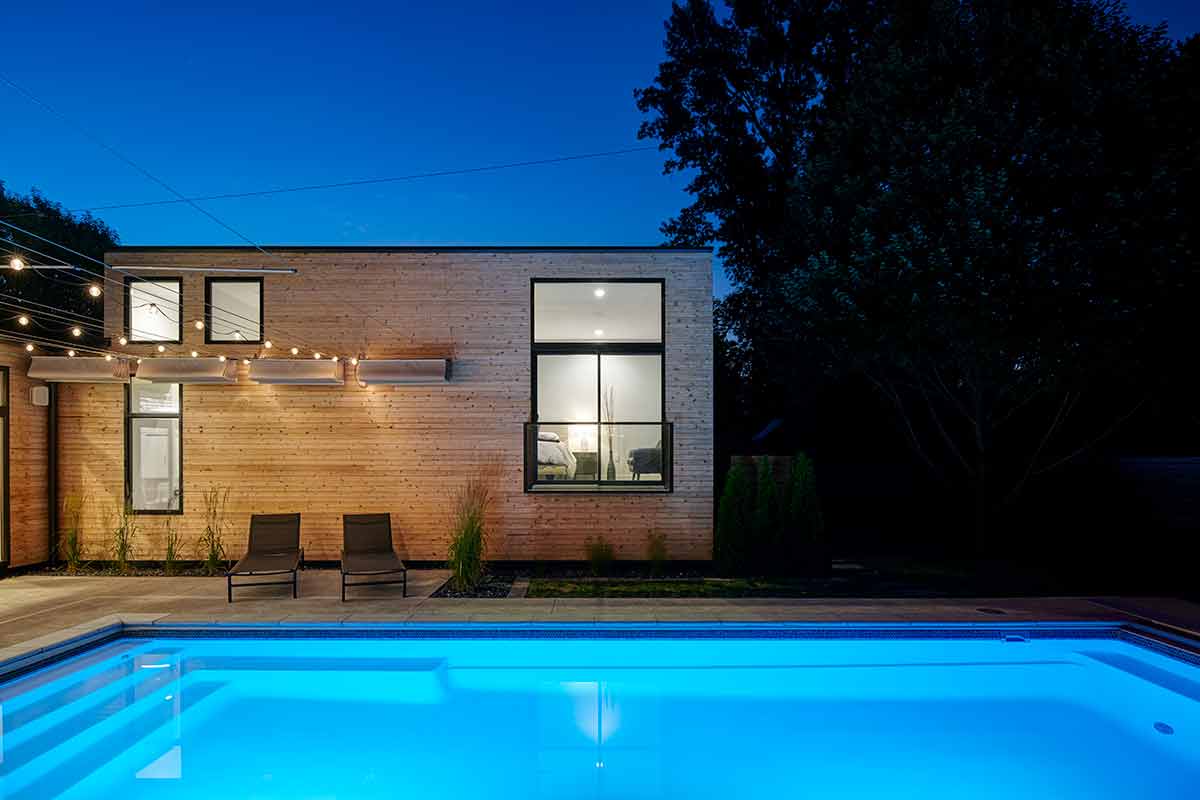 Claremont 14' x 33' Model Pool Latham Pool