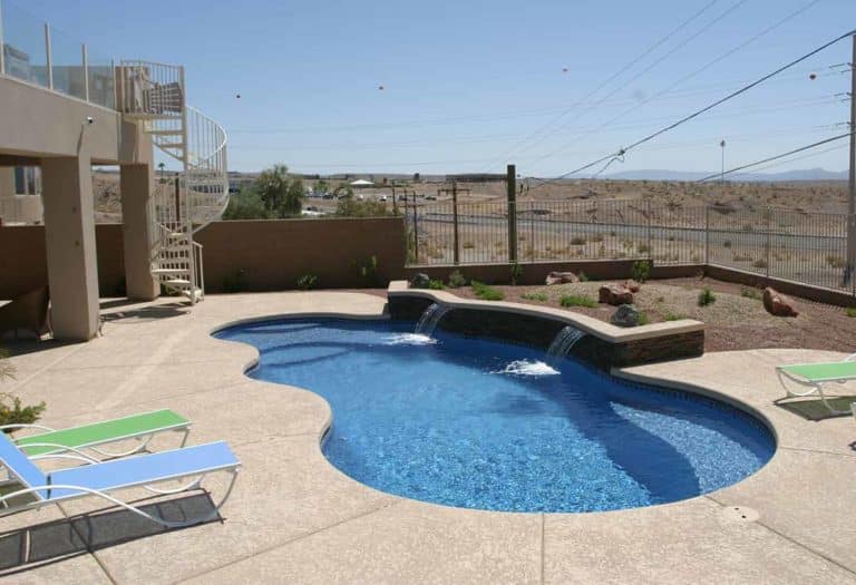 Fiji Pool 15' x 34' Model Latham Pool