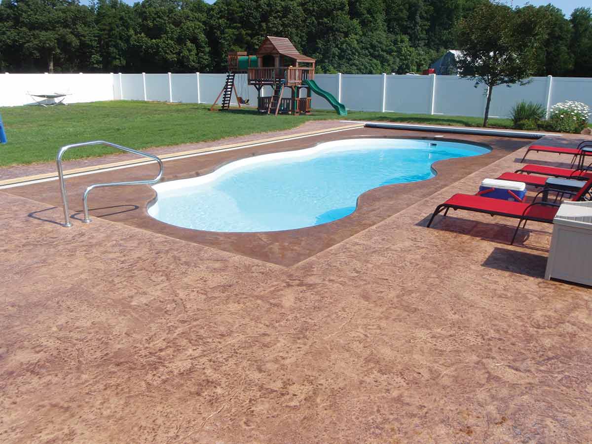 Fiji Pool 15' x 34' Model Latham Pool