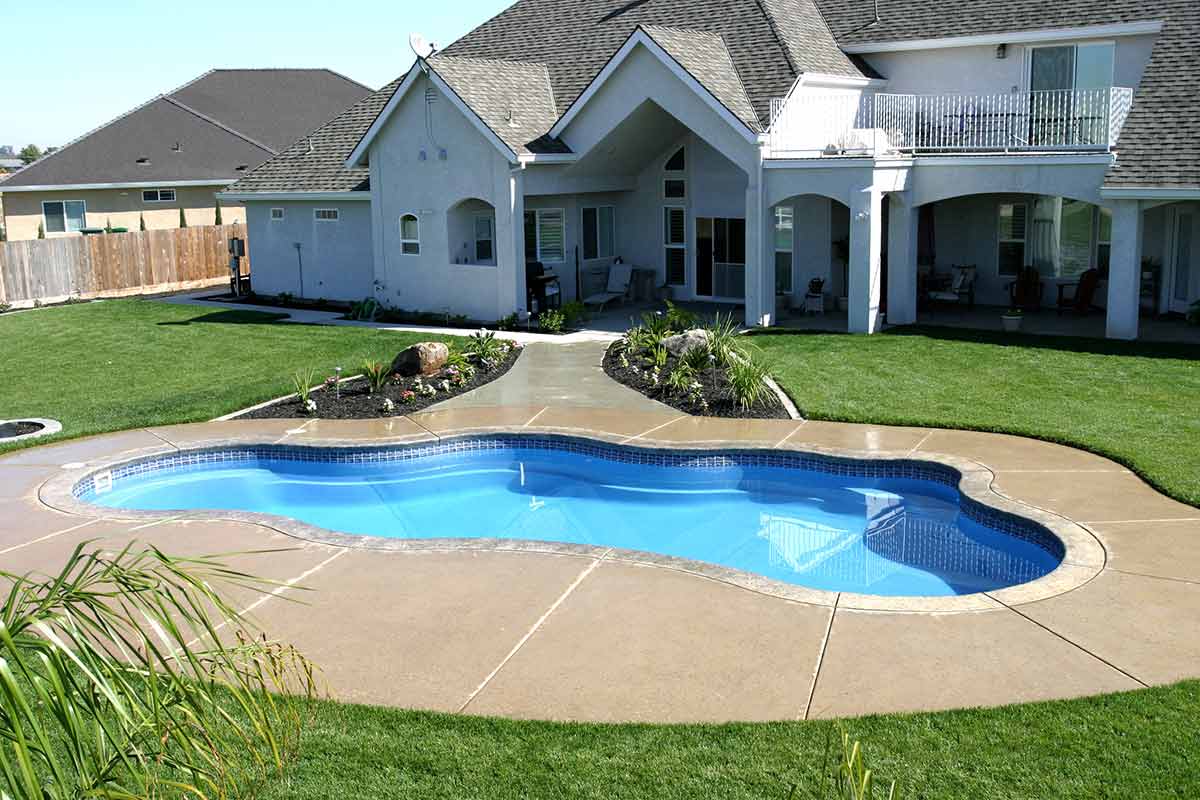 Laguna 14' x 30' Model Pool Latham Pool