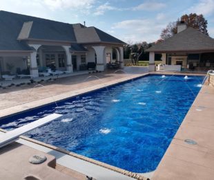 Vinyl Pool Rectangle with Fountains