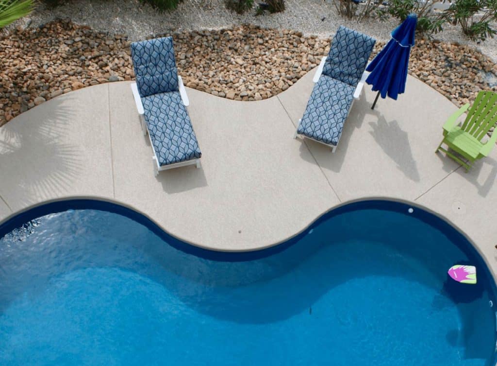 Kidney Shape Swimming Pool