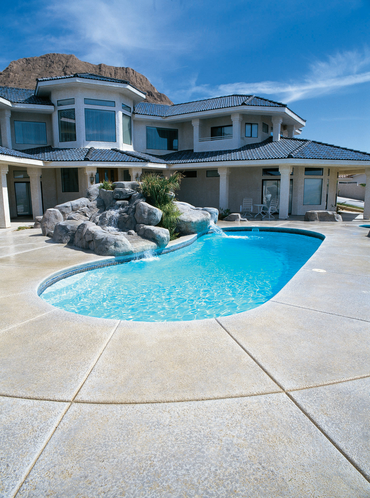 Latham Pool Products Sea Breeze Fiberglass Swimming Pool built in Canada