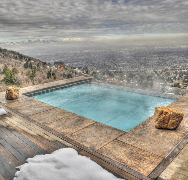 Mountain top Infinity Pool Overlooking a valley