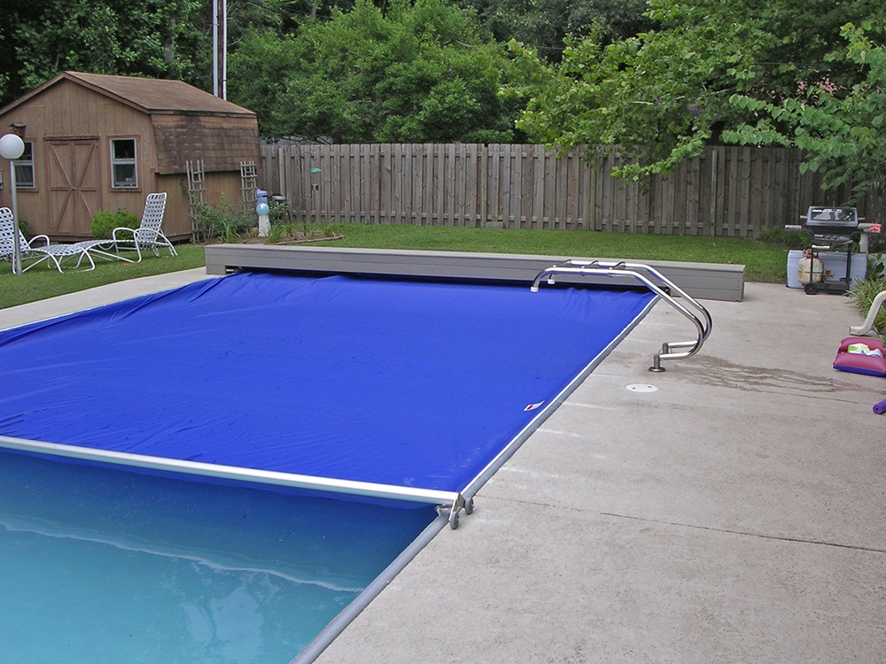 How to Manually Close an Automatic Pool Cover