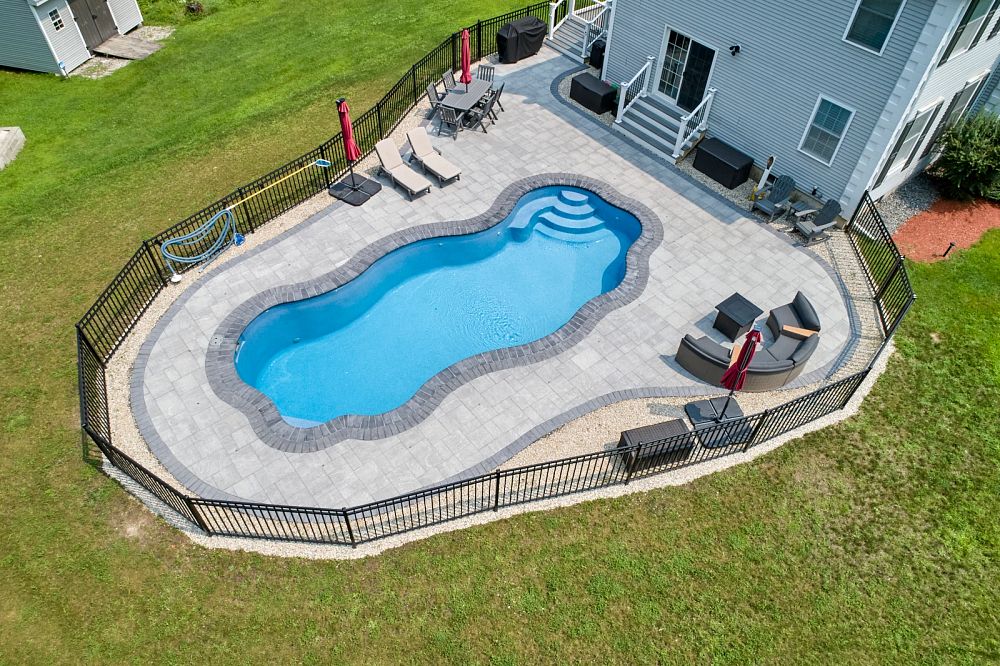 Latham Fiberglass Coronado | Sapphire Blue inground pool