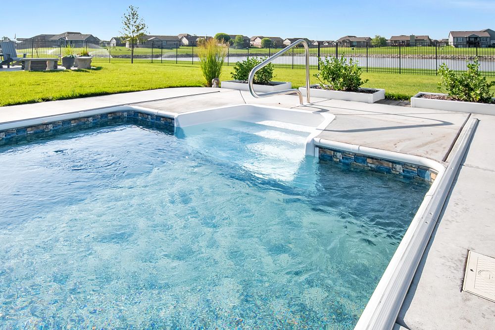 Latham Vinyl Liner Pools Rectangle (Vinyl Liner) | TAN SIERRA / GOLD PEBBLE inground pool