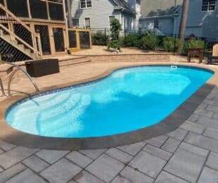 Latham Fiberglass Valencia | Whisper White inground pool