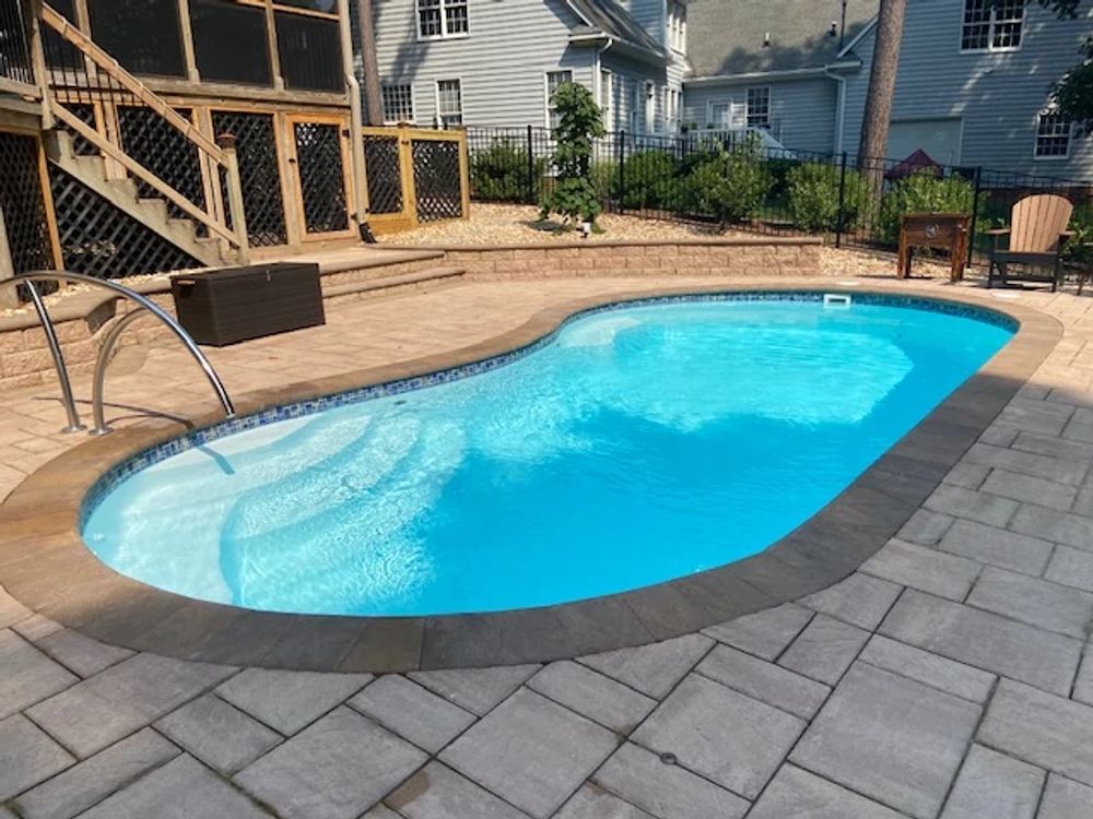 Latham Fiberglass Valencia | Whisper White inground pool