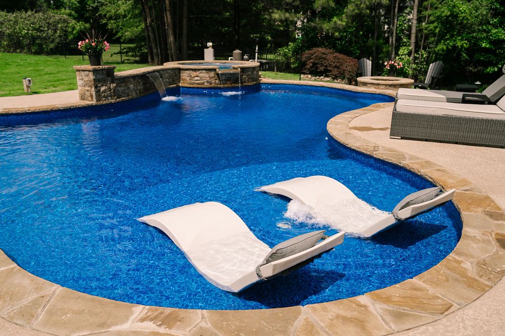 vinyl liner pool with tanning ledge