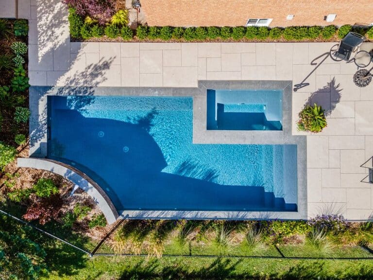 Custom rectangular vinyl liner pool in Fresco II | Photo courtesy of Betz Pools Limited, CA