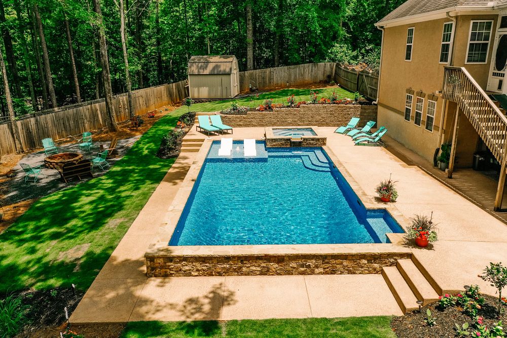 ”rectangular pool with lowered deck and stair design