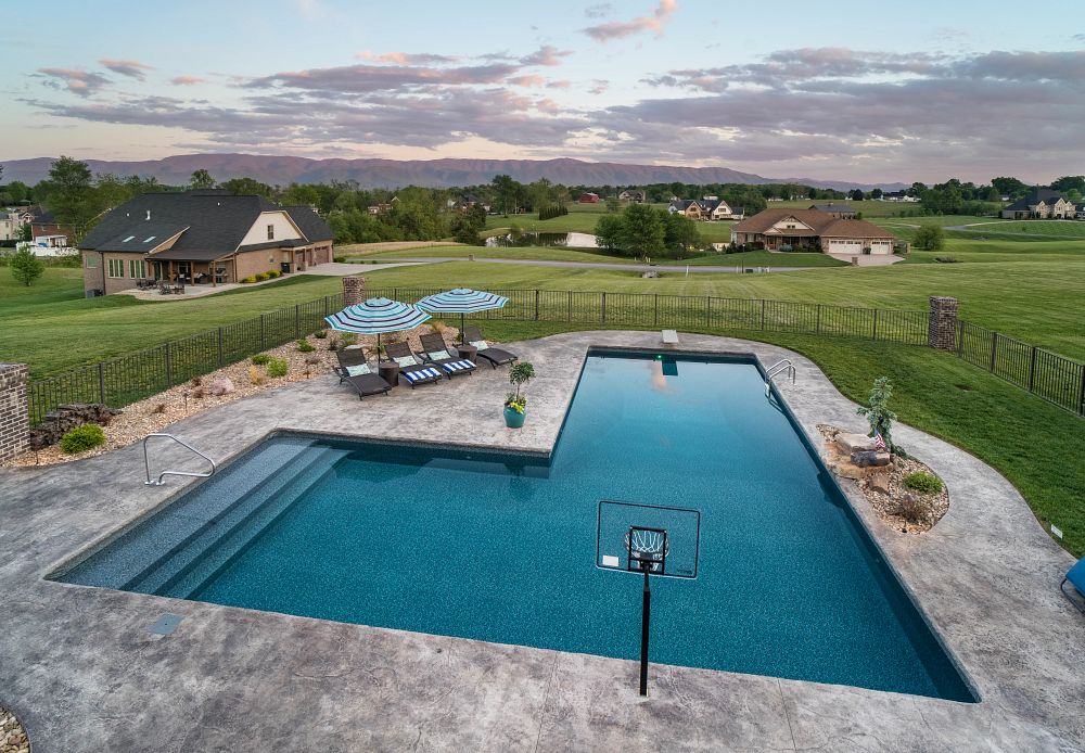 Full-L Shaped Vinyl Liner Pool | Photo courtesy of Brooks Malone, Tennessee