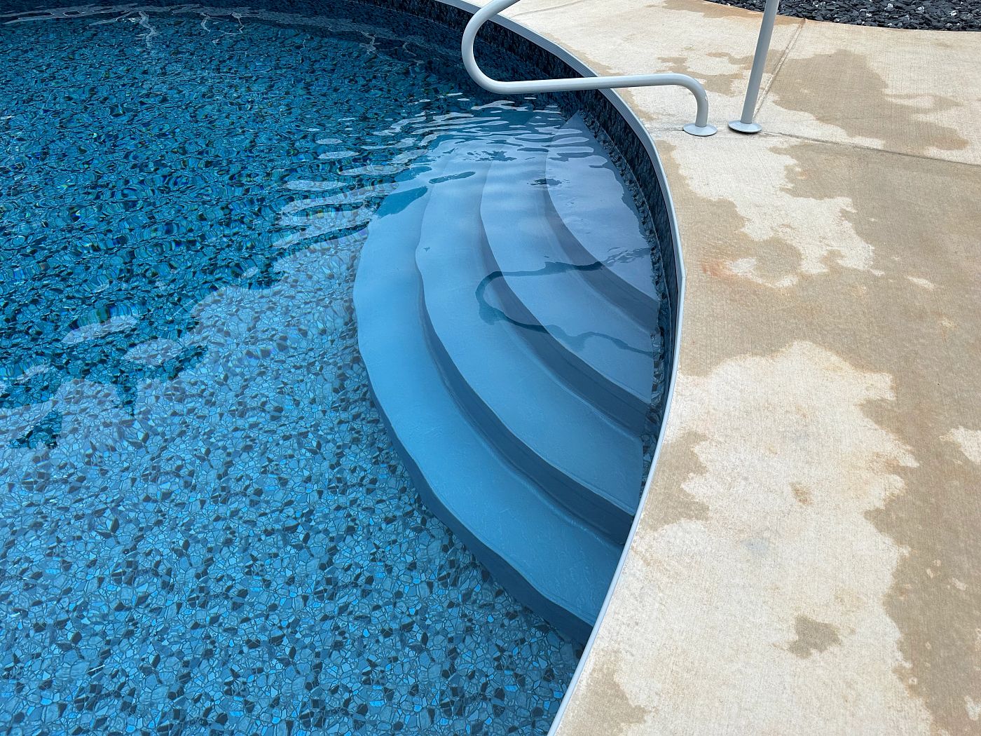 close up of vinyl liner pool in Georgia backyard