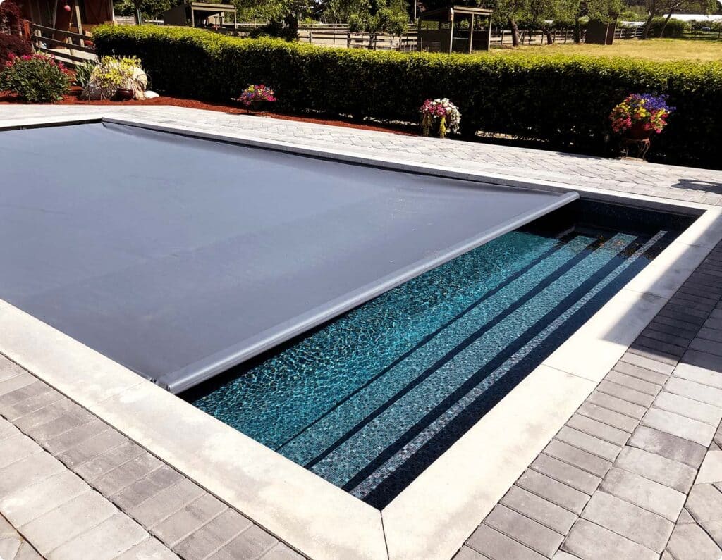 Latham Vinyl Liner Pool with Coverstar Automatic Cover