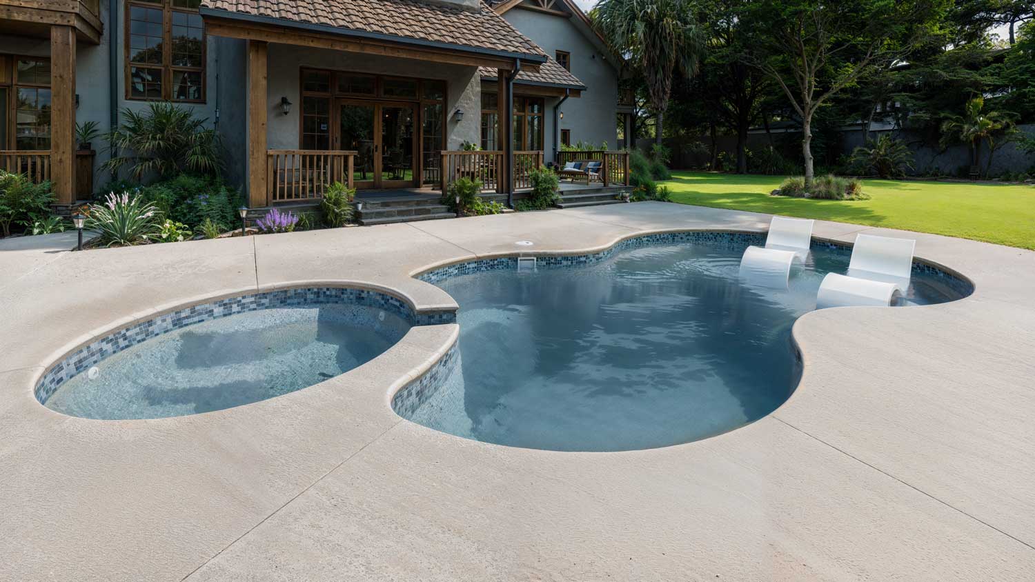 Axiom 14 Deluxe fiberglass pool — view photo gallery